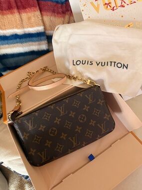 Authentic Louis Vuitton Monogram Pochette Canvas Crossbody